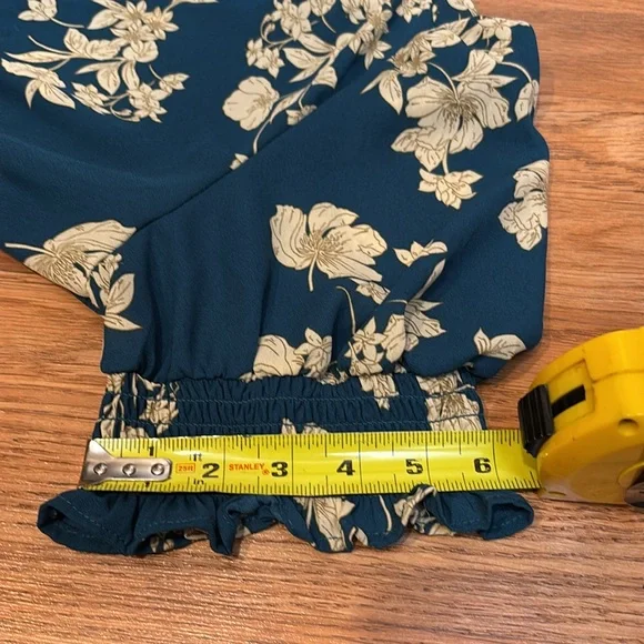 Sienna Sky dark and cream floral teal short flutter sleeve peplum blouse. Size L - Picture 14 of 17